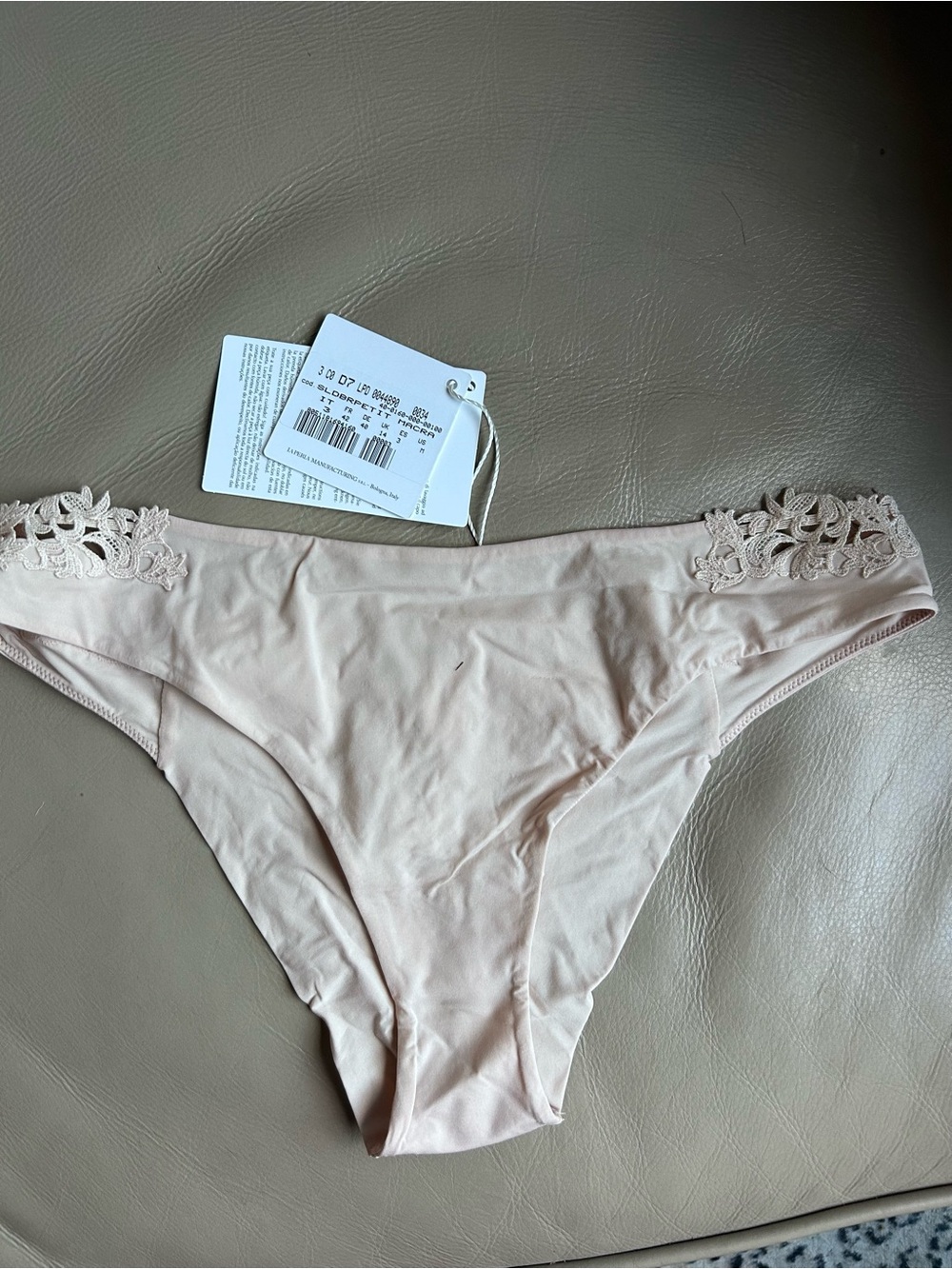 La Perla beige low rise brief Panty macramé appliqués. NWT